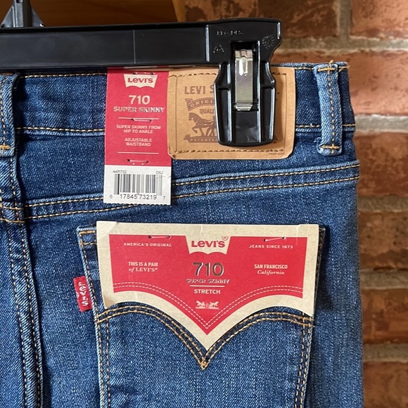 NWT Levi's 710 Super Skinny Slightly Distressed Jeans - Picture 6 of 7